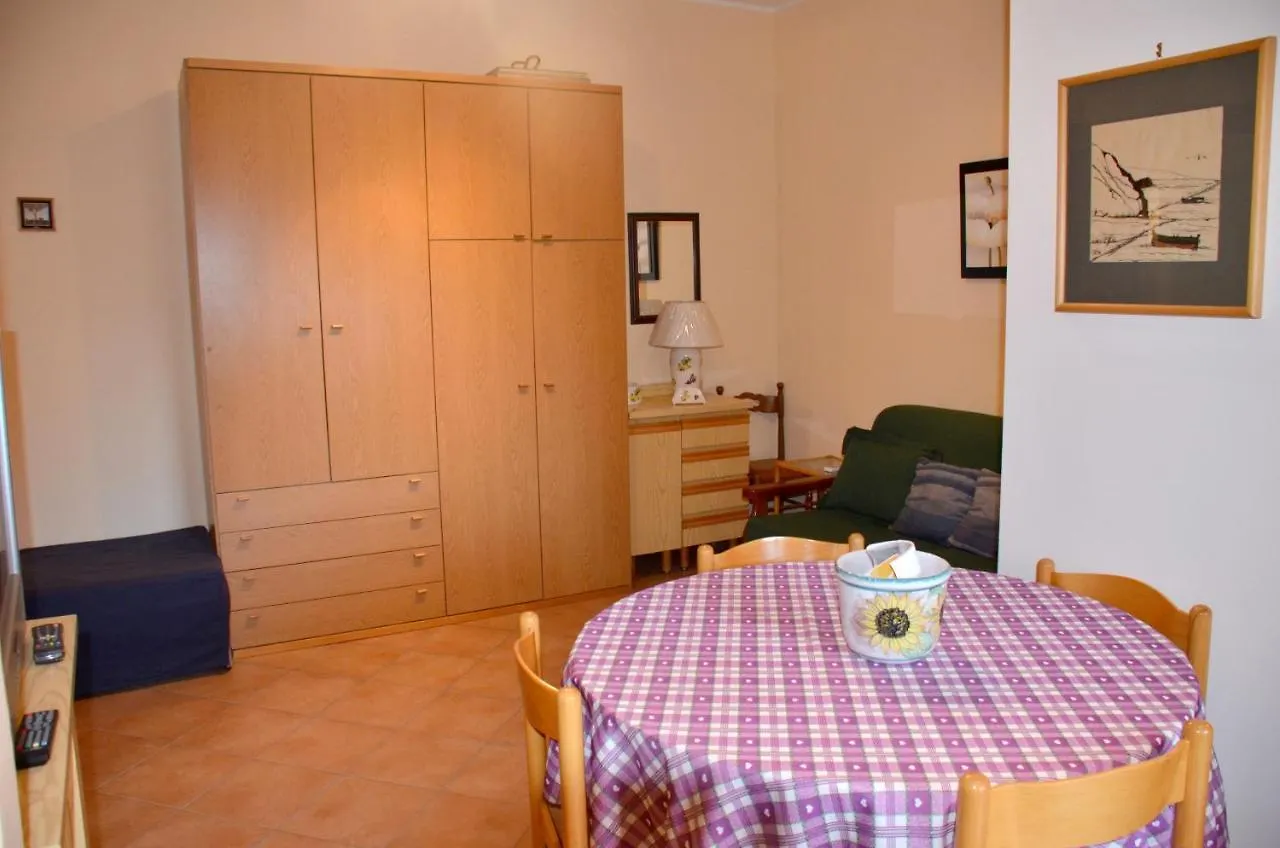 Comfortable Apartment In Giardini Naxos 40 M² With Balcony 0*,