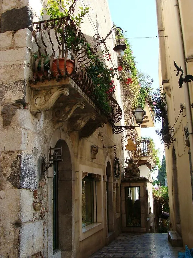 Comfortable Apartment In Giardini Naxos 40 M² With Balcony